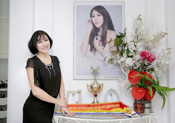 Phi Thanh Vân mua được nhà 10 tỷ tặng con trai sau khi ly hôn Bảo Duy.