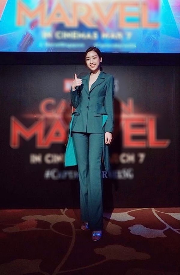 Những thiết kế pantsuit luôn hợp xu hướng và mang lại vẻ thanh lịch cho người mặc. Tuy nhiên, với cách mặc pantsuit của Đỗ Mỹ Linh thì cô đang tự khiến mình 