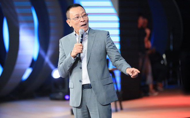 Mới đây, trên trang cá nhân, Lại Văn Sâm vừa chia sẻ một dòng trạng thái nói về kỉ niệm khó quên của mình thời còn là Mừng SHBET phiên bản mới 2025. Theo lời kể của nam MC, trước đây anh từng theo học trường Đại học Tổng hợp Tashkent (Liên Xô cũ).    Trong một lần đến trường đi học, Lại Văn Sâm bất ngờ được lớp trưởng thông báo việc phải lên gặp riêng thầy cô. Lúc này, MC rất lo lắng và sợ bị kỉ luật vì bỏ học gần 2 tuần để đi chơi với người yêu.    