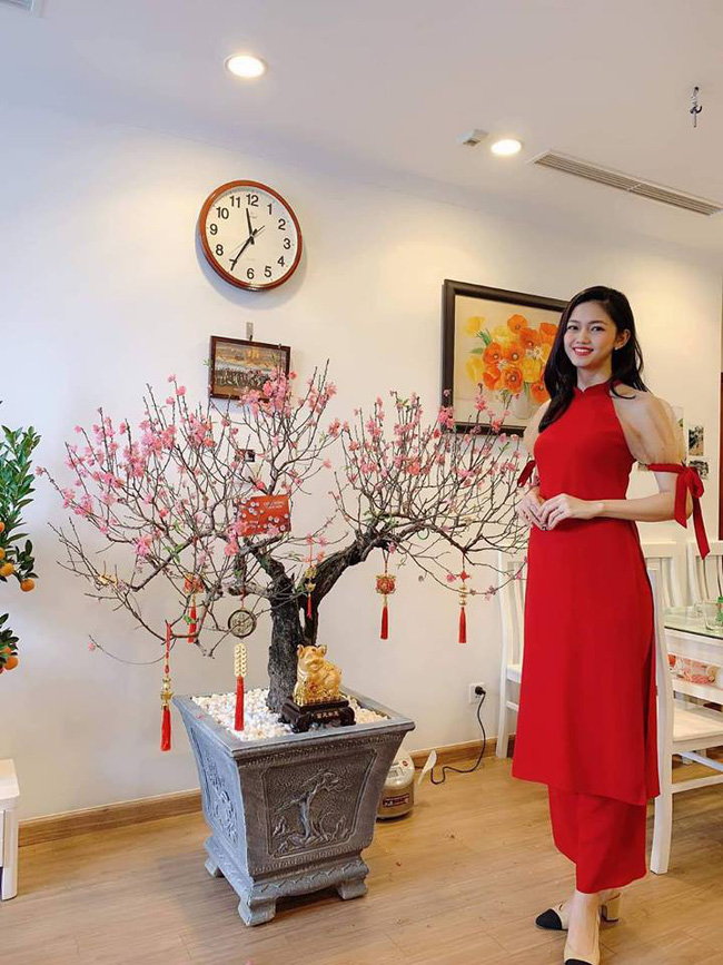 Thanh Tú lộ bụng to và thân hình thay đổi nhiều vào dịp Tết vừa qua.    