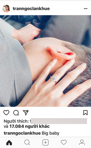 Có vẻ như ông xã Lan Khuê rất thích ngủ trên đùi vợ thế này!    