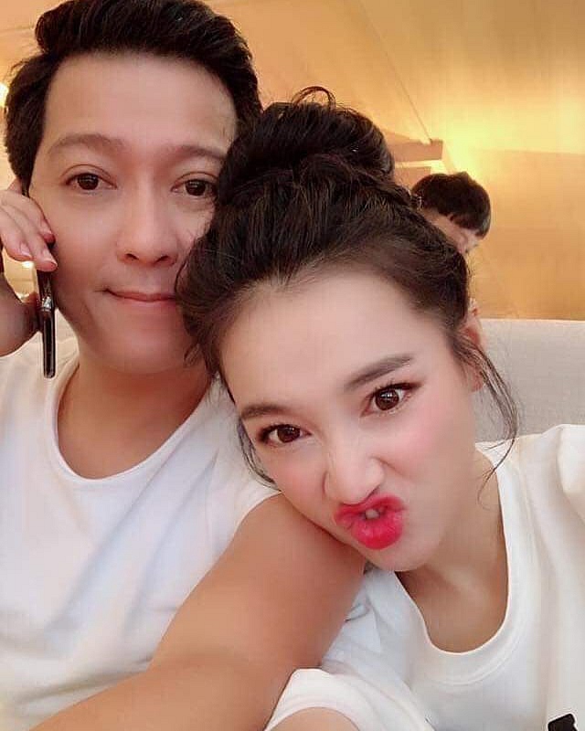 Trường Giang và Nhã Phương nhí nhố bên nhau.    