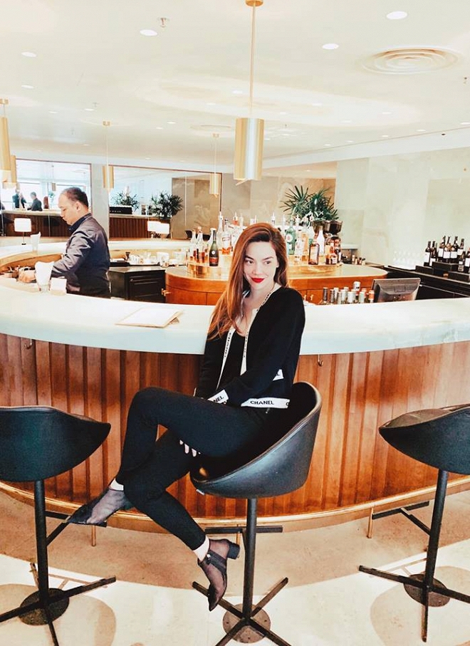 Hà Hồ tiếp tục checkin sang chảnh ở Hong Kong sau kì nghỉ tại một hòn đảo Thái Lan.