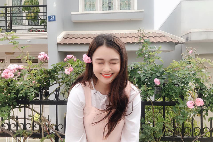 Con gái của Hoàng Mập xuất thân là diễn viên nhí. Được biết, hồi nhỏ, Đoan Trinh từng đóng chính phim 