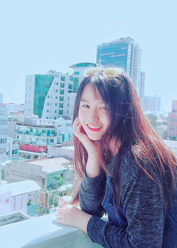 Tham gia hoạt động nghệ thuật, con gái đầu lòng của Hoàng Mập lấy nghệ danh là Khánh Trinh.  