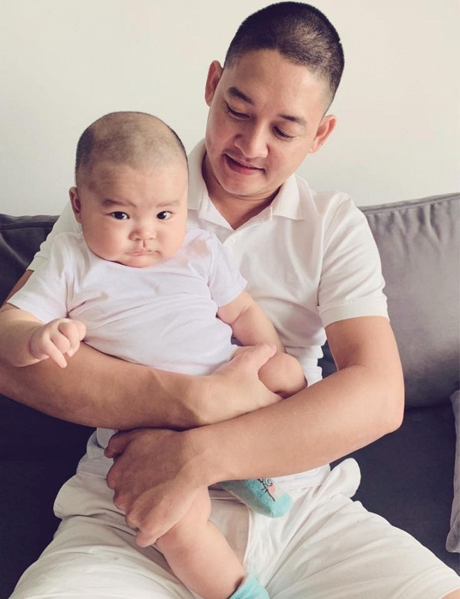 Không chỉ vậy, anh còn thường xuyên ở bên chăm sóc vợ con để Hải Băng có thời gian nghỉ ngơi, dưỡng thai.