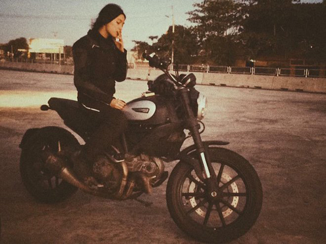 Nhiều người còn biết, Nhung Kate có niềm đam mê rất lớn với motor phân khối lớn.  