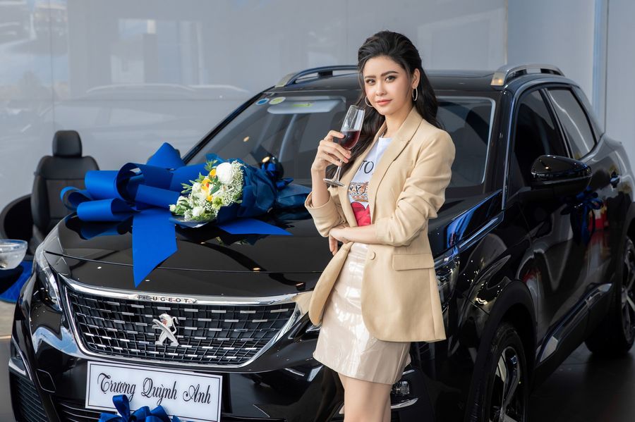 Trương Quỳnh Anh vừa tự sắm cho mình một chiếc xế hộp mới vào đầu năm 2019.