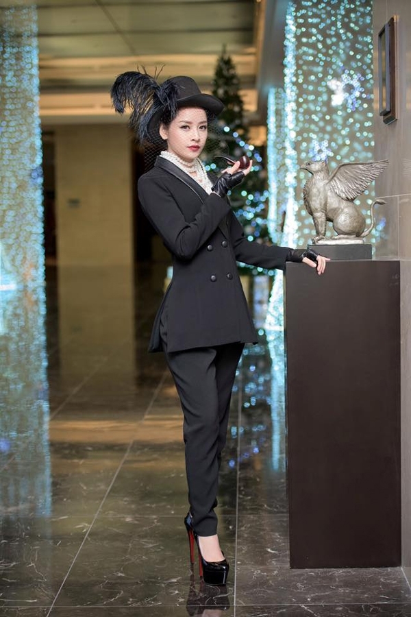 Cùng là một đôi cao gót của Christian Louboutin, Chi Pu rất khéo léo khi kết hợp được nhiều bộ Shbet999 com đăng nhập khác nhau.    
