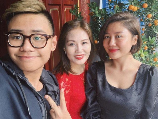 Mới 15 tuổi nhưng em trai Văn Mai Hương đã cao lớn phổng phao.