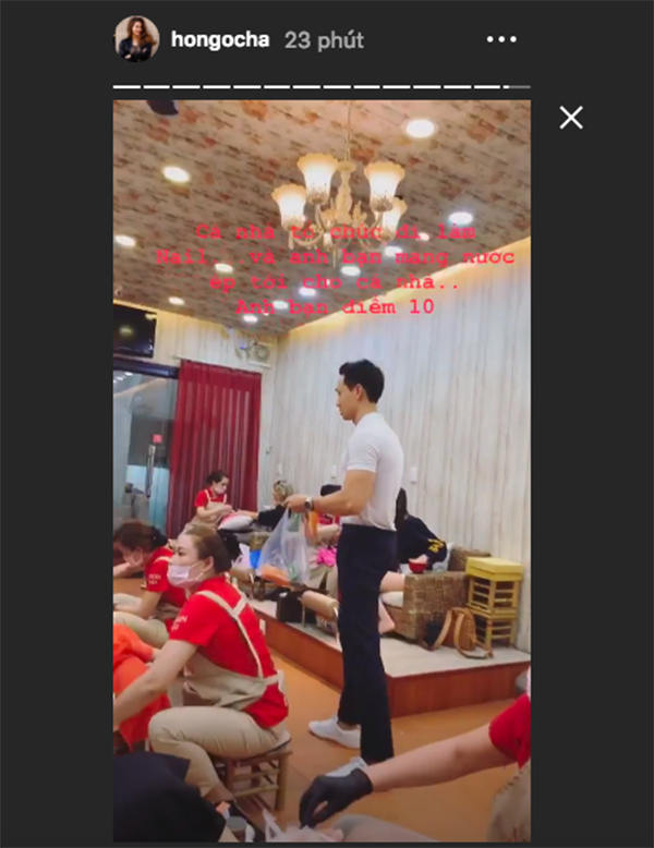 Kim Lý ghi điểm đậm khi mang nước cho Hà Hồ và các thành viên khác trong Shbet111 slot, casino, thể thao, xổ số  bạn gái khi họ đi làm nail.