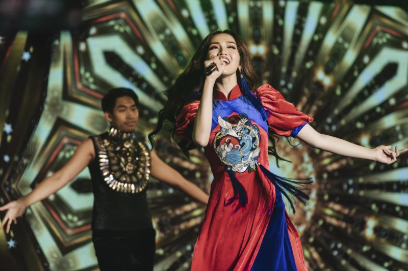 Đỗ Nhật Hà đã thể hiện bản mashup Cô ba sài gòn và Born This Way trong phần thi tài năng.