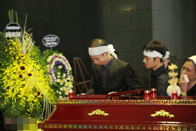 dam-tang-nghe-si-pham-ban