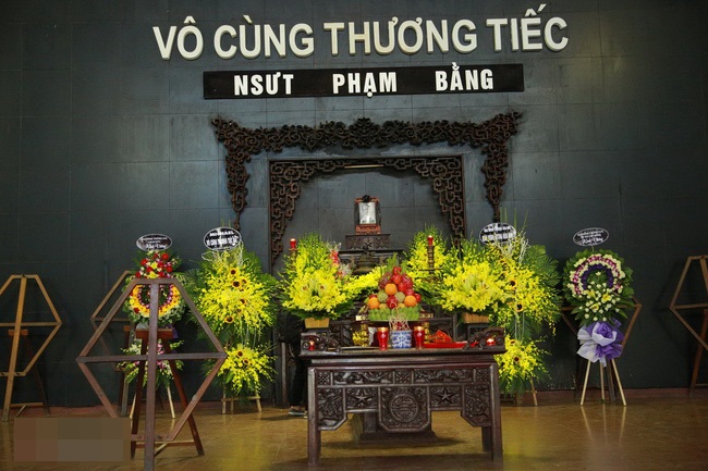 dam-tang-nghe-si-pham-ban