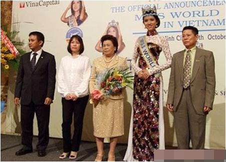 ty-phu-hoang-kieu-nhung-lan-dinh-dam-voi-hoa-hau-806538