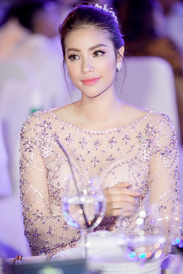 hoa-hau-pham-huong14