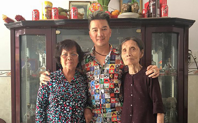 dam-vinh-hung-dua-me-sang-nha-vo-lon-chup-anh-cho-