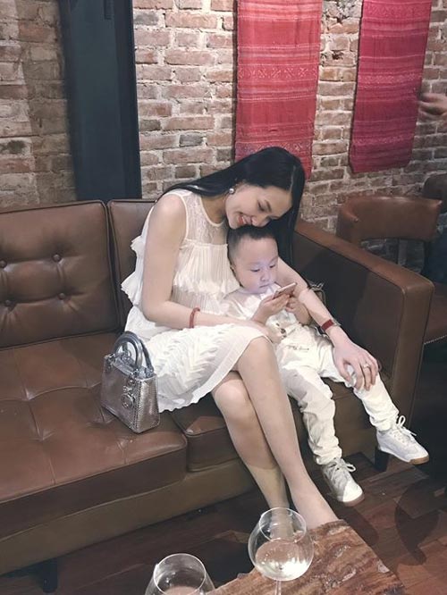 sao-viet-24h-qua-vo-tuan-hung-thon-gon-den-ngo-ngang-sau-gan-1-thang-sinh-con-thuhu-1491822849-width500height666