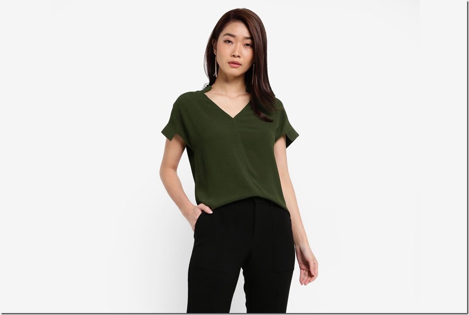 v-neck-top-sleeve-stateme