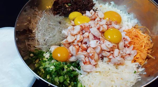 hoc-me-can-tho-meo-lam-nem-ran-gion-va-tru-dong-nem-ngay-tet-12651016_1218222811539879_4623168019888156313_n-1518148541-233-width600height330