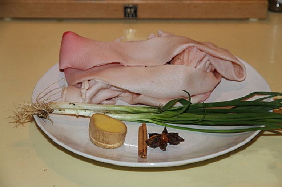 thay-doi-khau-vi-ngay-tet-voi-mon-da-heo-nau-dong-la-mieng-2