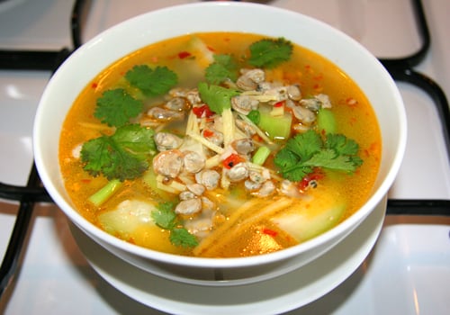 cach-nau-canh-hen-voi-ca-chua-thi-la-ngon-kho-cuong
