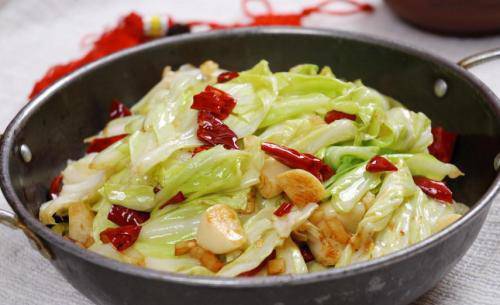 xao-bap-cai-them-mot-muong-nay-vao-rau-gion-ngon-nhu-hang-hang-ai-cung-kinh-ngac-91603a10199b4bf6b0842e2c417d9984-1550052298-596-width500height305