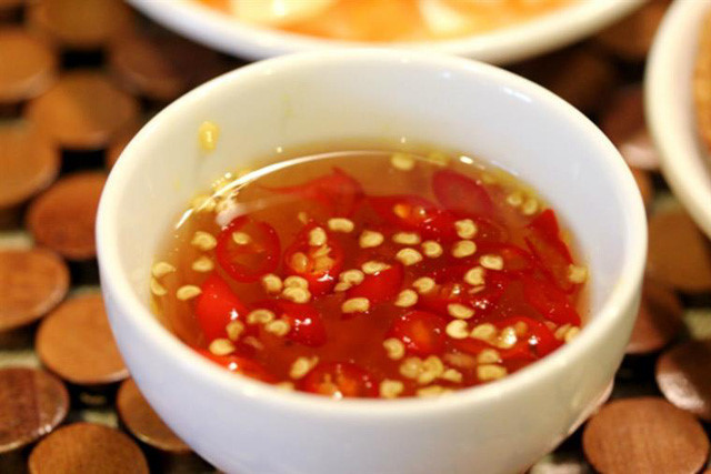 cach-nem-gia-vi-sai-lam-khien-mon-an-bo-duong-hoa-doc-hai-hinh-2