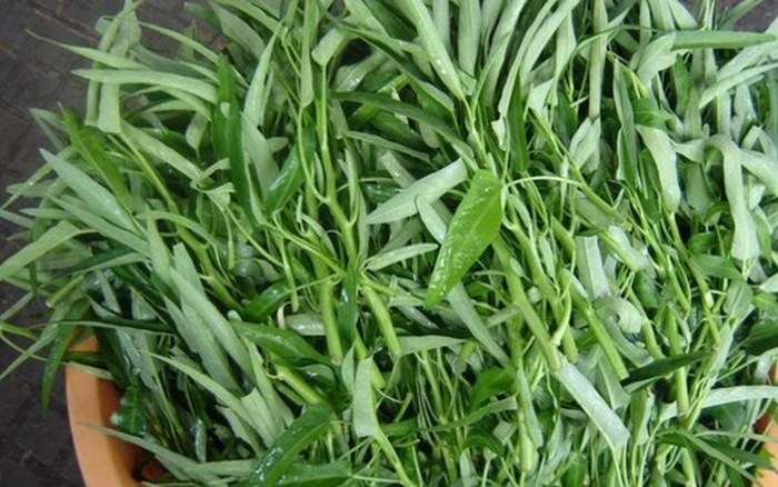 1-nhung-cam-ky-khi-an-rau-muong-vao-mua-he-1462847615047-0-0-415-564-crop-1462847725815