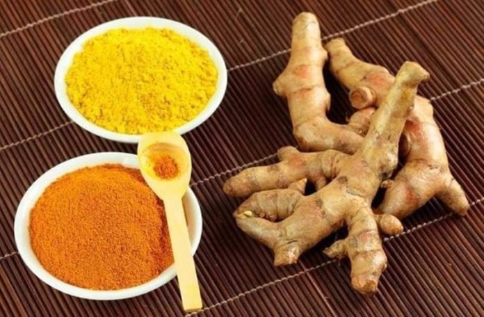cach-dung-tinh-bot-nghe-chua-benh-696x456