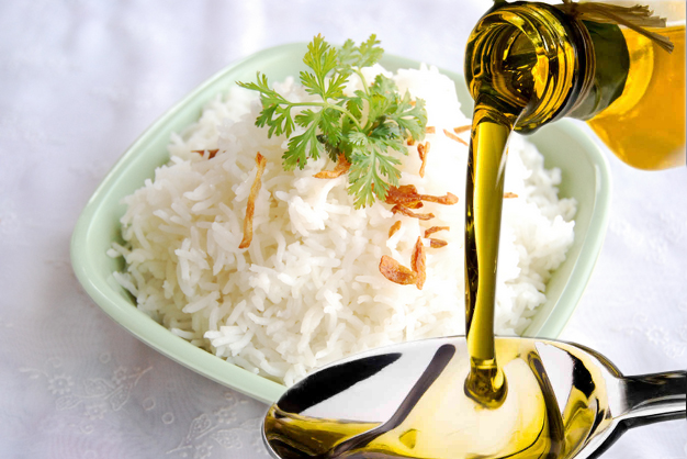 cach-nau-com-voi-dau-dua-lam-giam-hap-thu-calories-den-50-giup-ngua-beo-phi-va-tieu-duong-3