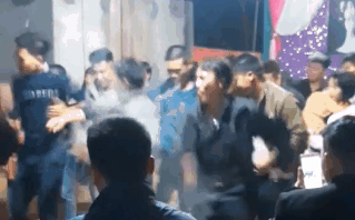Màn 'quẩy' Quatrian shbet hiện đang mở đều tăm tắp của hội trai làng khiến dân tình phát sốt