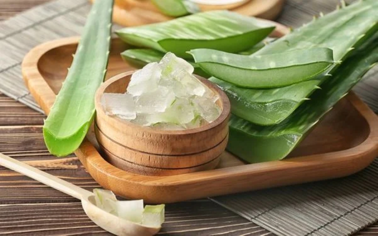 Kem dưỡng trắng da ban đêm gel lô hội