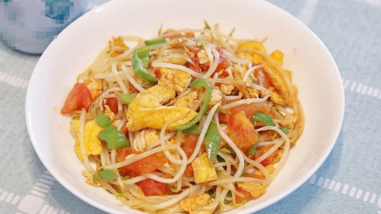 Không nên xào giá đỗ quá lâu để tránh là nguyên liệu bị nhũn.