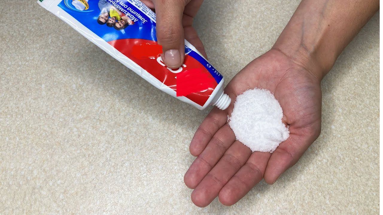 Trộn muối với kem đánh răng mang lại nhiều hiệu quả làm sạch.