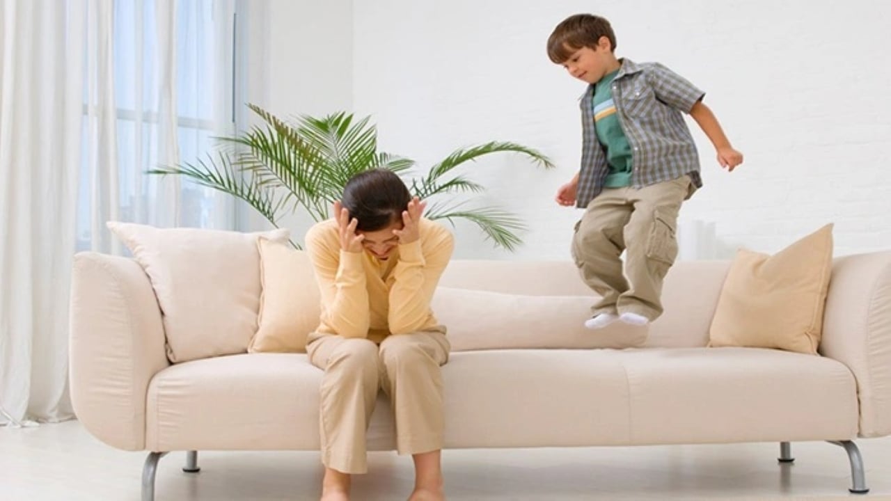 Những đứa trẻ thông minh thường nghịch mợ và thích hỏi những câu kỳ quái. (Ảnh minh họa)