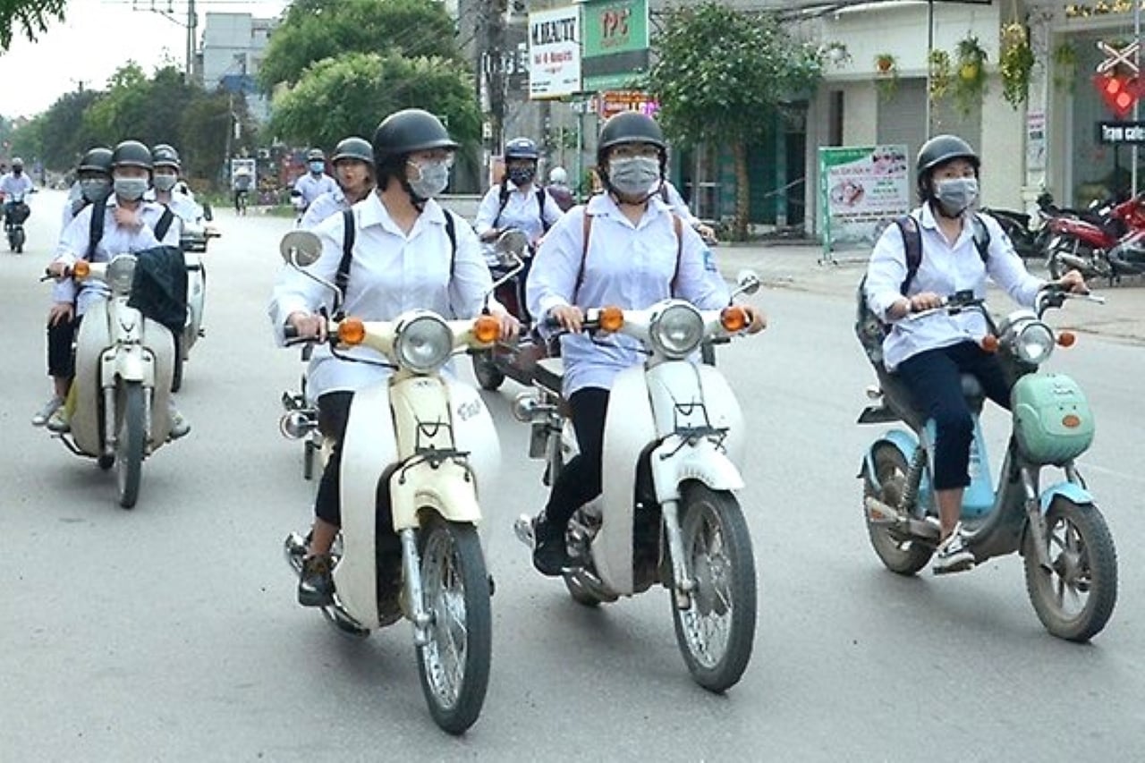 Việc cấm học sinh SHBET 1000 World Cup máy dưới 50cc khi chưa được đào tạo không chỉ là biện pháp hành chính mà còn là cách giáo dục ý thức và kỹ năng tham gia giao thông từ sớm. (Ảnh minh họa)