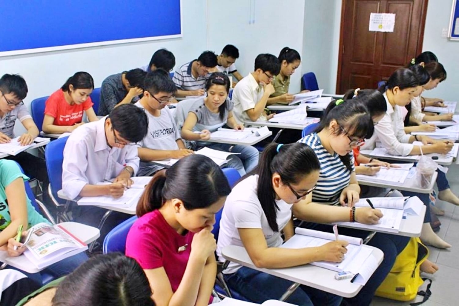 Theo quy định hiện hành, người không có bằng sư phạm có thể đăng ký kinh doanh dạy thêm. (Ảnh minh họa)