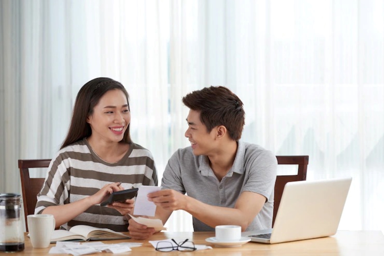 Vợ chồng cùng nhau nói về vấn đề Shbet800 tải ứng dụng của Shbet111 slot, casino, thể thao, xổ số. (Ảnh minh họa)
