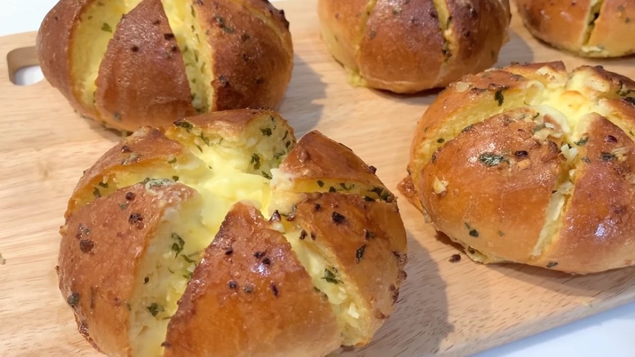 Thành phẩm bánh mì bơ tỏi