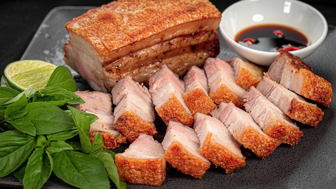 Thịt ba chỉ có hàm lượng chất béo cao, nhất là chất béo bão hòa. Vì vậy, nếu ăn không đúng cách có thể làm tăng nguy cơ béo phì, rối loạn mỡ máu, tim mạch.