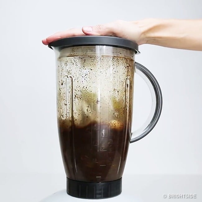 Xay nhuyễn tất cả các  hỗn hợp.