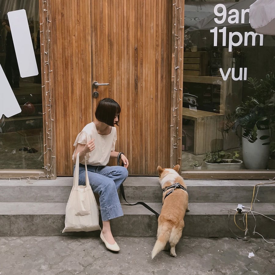 Ai nói những chiếc áo điệu đà như thế này lại không hợp với jeans cơ chứ?  