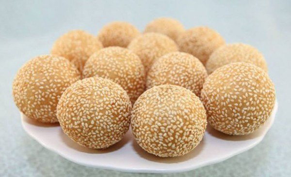 Cach lam banh ran ngot nhan dau xanh cho gia dinh an ngay Tet sharoncuneta.com 9