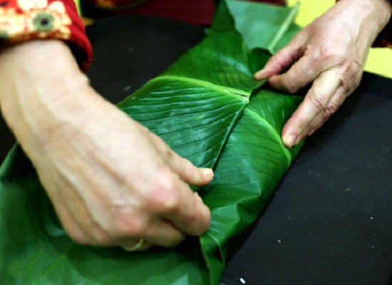 Bi quyet goi banh chung bang tay khong can khuon ngay tet sharoncuneta.com 11