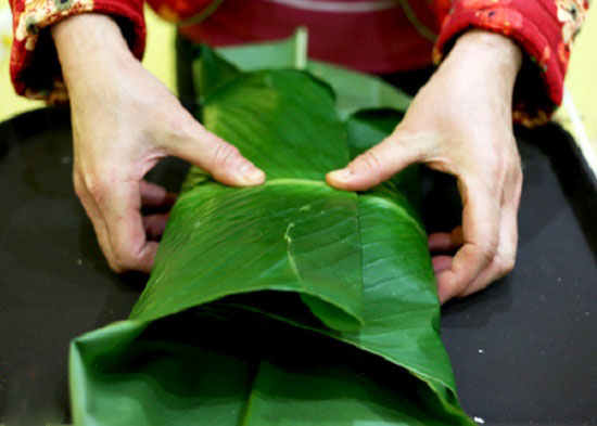 Bi quyet goi banh chung bang tay khong can khuon ngay tet sharoncuneta.com 12