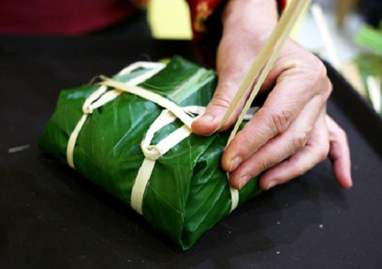 Bi quyet goi banh chung bang tay khong can khuon ngay tet sharoncuneta.com 14