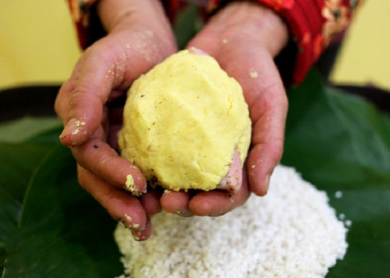 Bi quyet goi banh chung bang tay khong can khuon ngay tet sharoncuneta.com 8