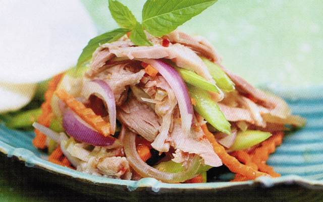nom-thit-ba-chi-rau-cu