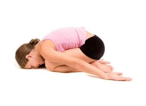 chua-dau-vai-gay-bang-cac-dong-tac-yoga-6-sharoncuneta.com
